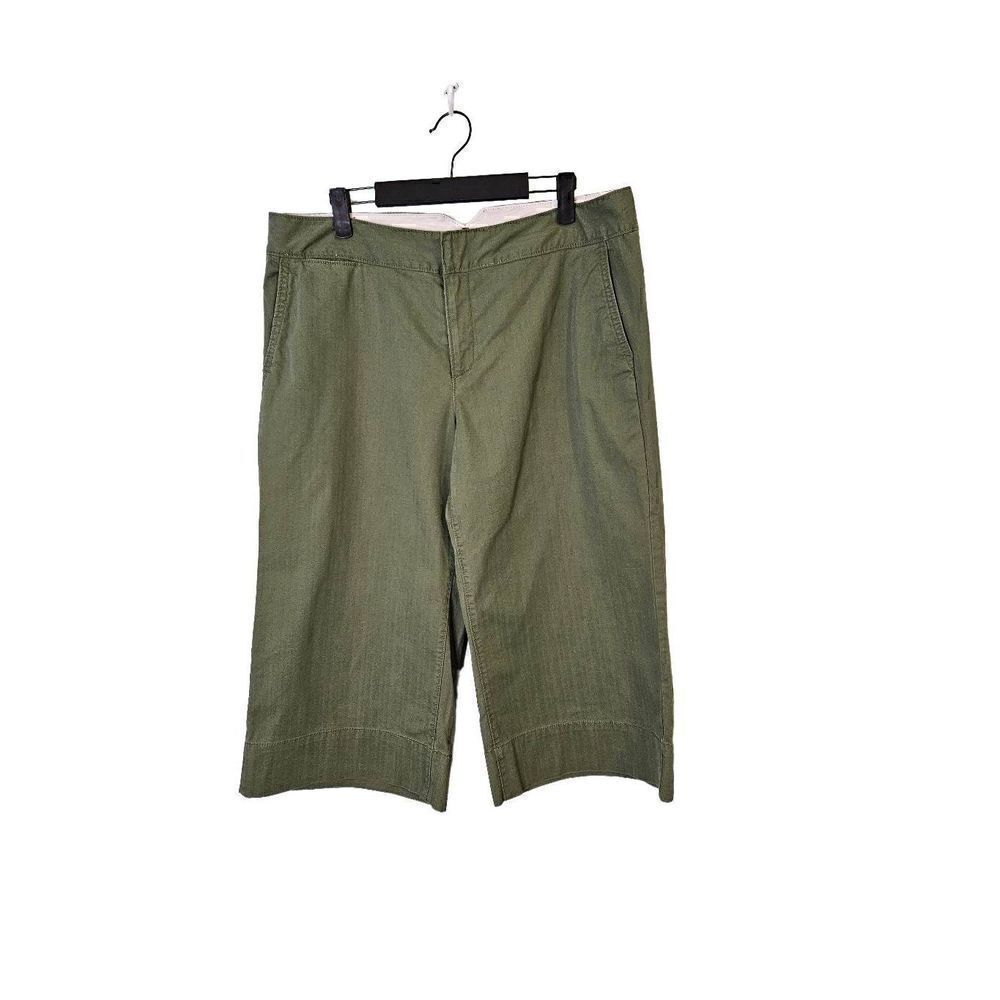 Weatherproof Garment Co, olive green wide leg capri pants. Size 14.